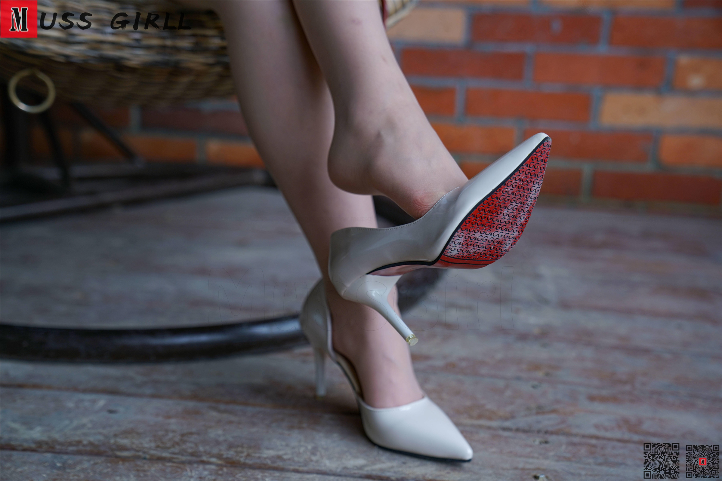 MussGirl慕丝女郎  NO.158 吊椅百褶裙肉丝